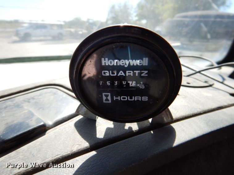 image for item DQ1871 1999 Mack RD688S  roll-off container truck