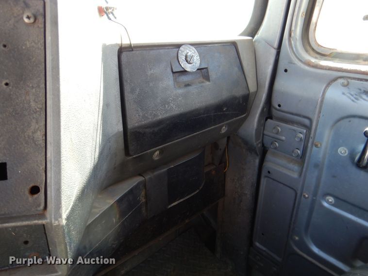 image for item DQ1871 1999 Mack RD688S  roll-off container truck