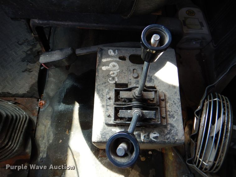 image for item DQ1871 1999 Mack RD688S  roll-off container truck