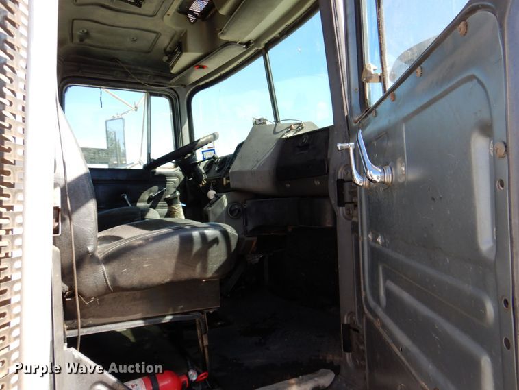 image for item DQ1871 1999 Mack RD688S  roll-off container truck