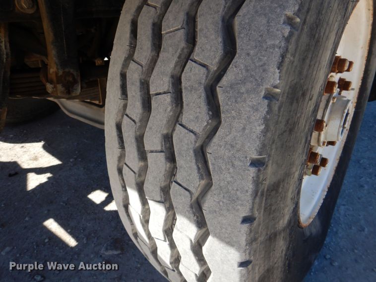 image for item DQ1871 1999 Mack RD688S  roll-off container truck