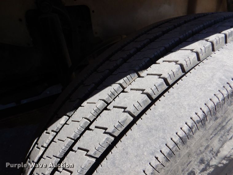 image for item DQ1871 1999 Mack RD688S  roll-off container truck