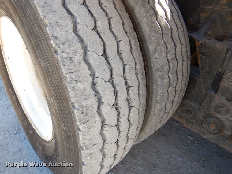 image for item DQ1871 1999 Mack RD688S  roll-off container truck