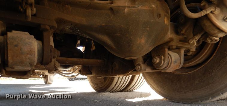 image for item DQ1871 1999 Mack RD688S  roll-off container truck