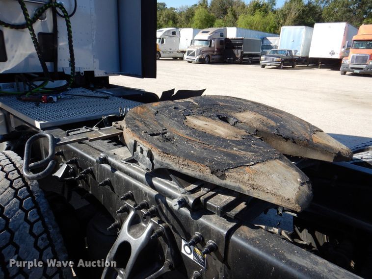 image for item DQ1878 2019 Peterbilt 579  semi truck