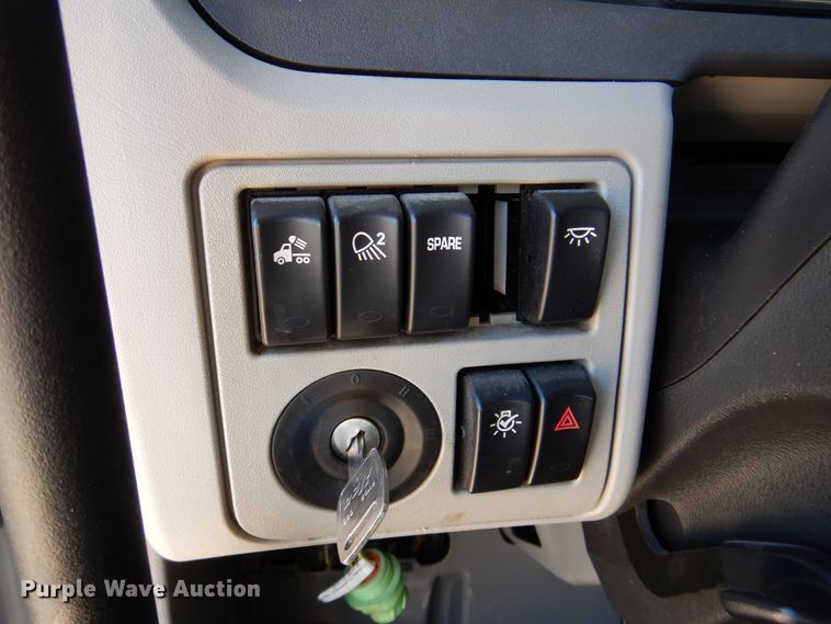 image for item DQ1878 2019 Peterbilt 579  semi truck