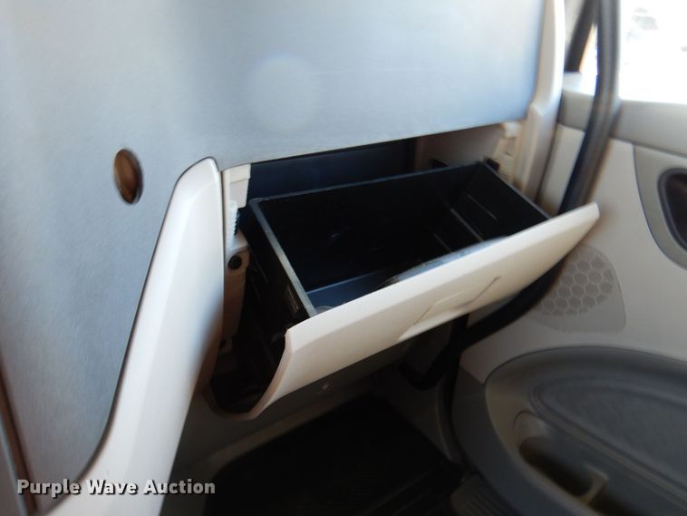 image for item DQ1878 2019 Peterbilt 579  semi truck