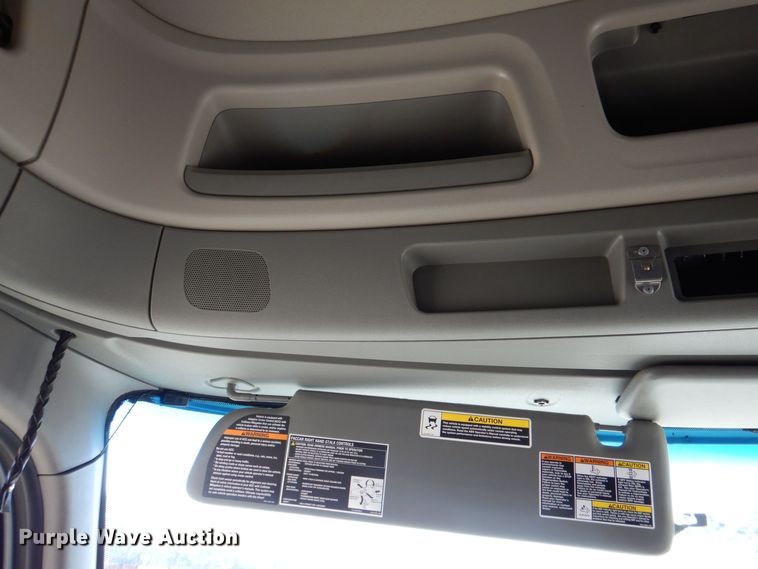 image for item DQ1878 2019 Peterbilt 579  semi truck