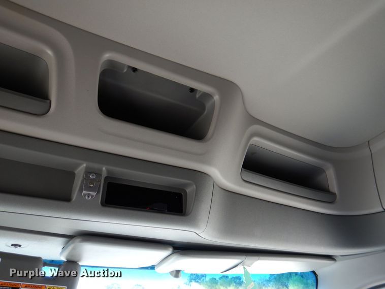 image for item DQ1878 2019 Peterbilt 579  semi truck