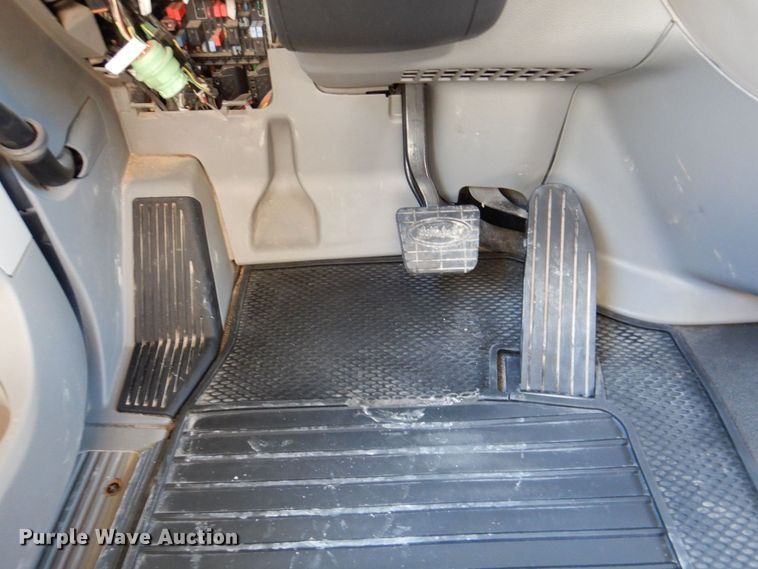 image for item DQ1878 2019 Peterbilt 579  semi truck