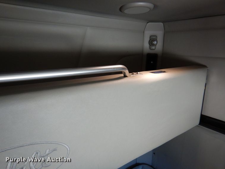 image for item DQ1878 2019 Peterbilt 579  semi truck