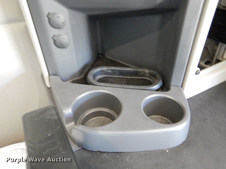 image for item DQ1878 2019 Peterbilt 579  semi truck