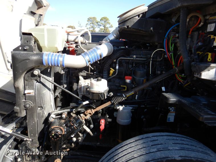 image for item DQ1878 2019 Peterbilt 579  semi truck