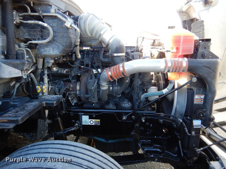 image for item DQ1878 2019 Peterbilt 579  semi truck