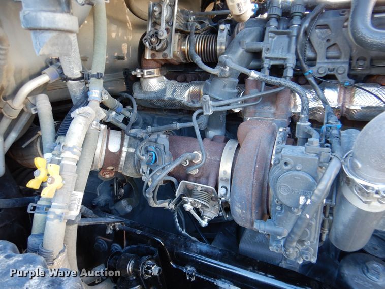 image for item DQ1878 2019 Peterbilt 579  semi truck