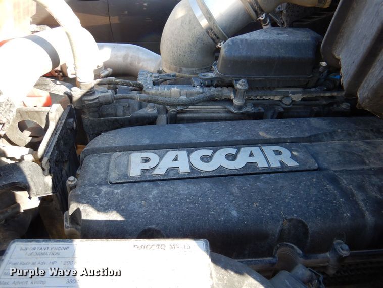 image for item DQ1878 2019 Peterbilt 579  semi truck