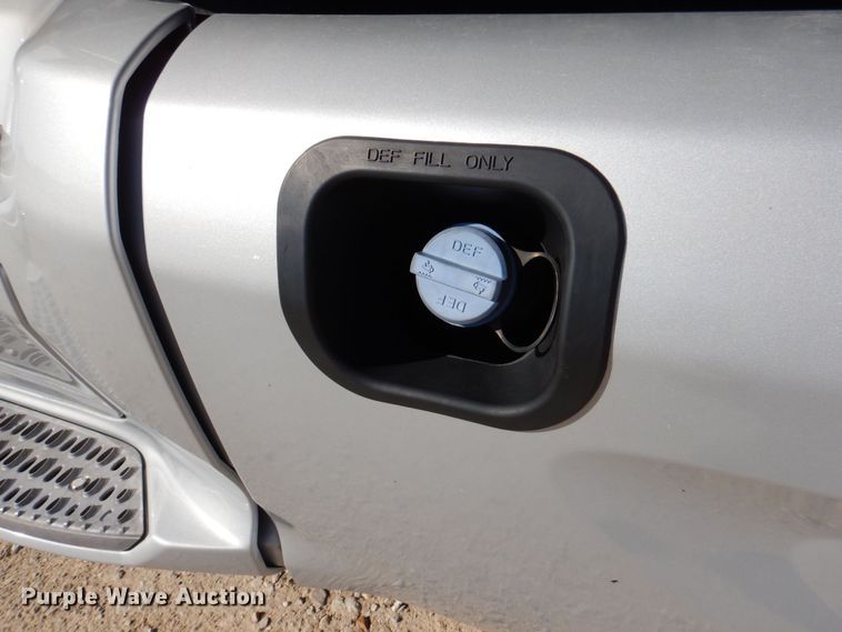 image for item DQ1878 2019 Peterbilt 579  semi truck