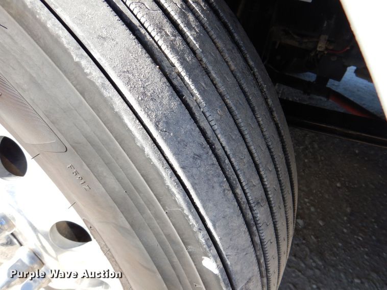 image for item DQ1878 2019 Peterbilt 579  semi truck