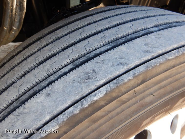 image for item DQ1878 2019 Peterbilt 579  semi truck