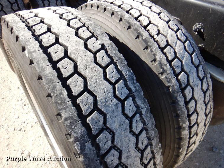 image for item DQ1878 2019 Peterbilt 579  semi truck