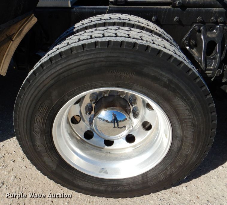 image for item DQ1878 2019 Peterbilt 579  semi truck