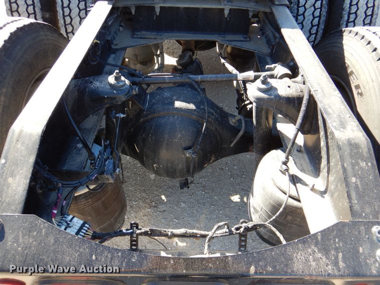 image for item DQ1878 2019 Peterbilt 579  semi truck