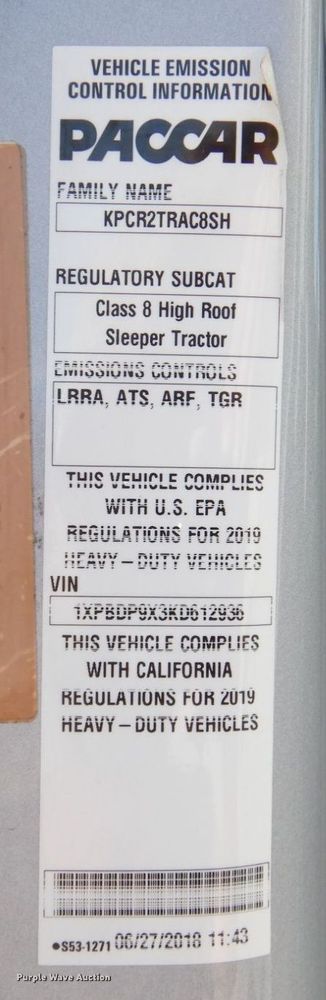 image for item DQ1878 2019 Peterbilt 579  semi truck