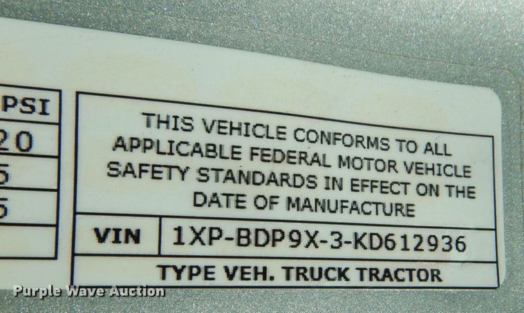 image for item DQ1878 2019 Peterbilt 579  semi truck