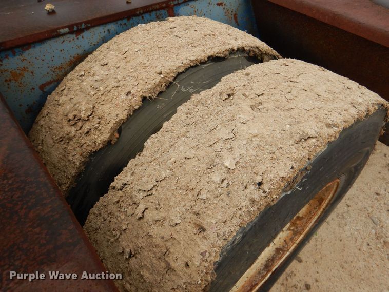 image for item DQ1882 1983 Aztec  oilfield trailer