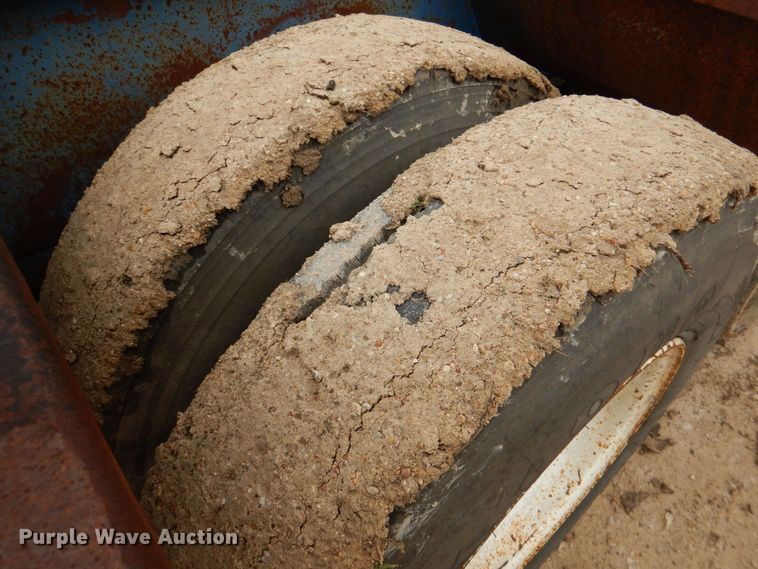 image for item DQ1882 1983 Aztec  oilfield trailer