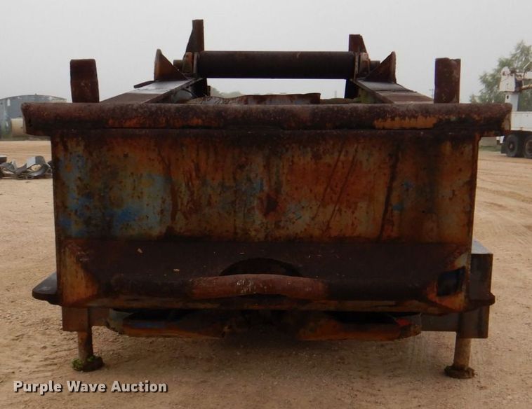 image for item DQ1883 1981 Aztec  oilfield trailer