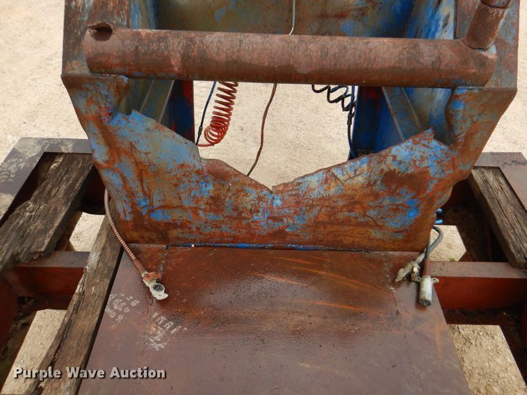 image for item DQ1883 1981 Aztec  oilfield trailer