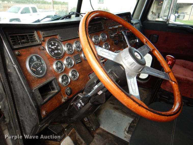 image for item DR2025 1996 Peterbilt 379  semi truck