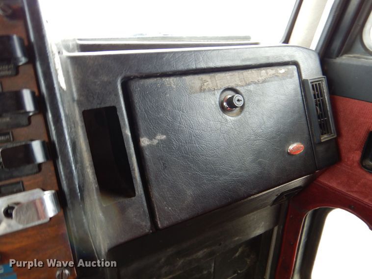 image for item DR2025 1996 Peterbilt 379  semi truck