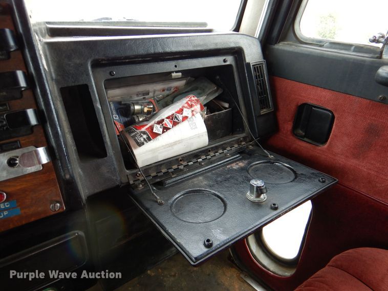 image for item DR2025 1996 Peterbilt 379  semi truck