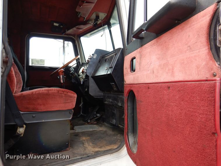 image for item DR2025 1996 Peterbilt 379  semi truck