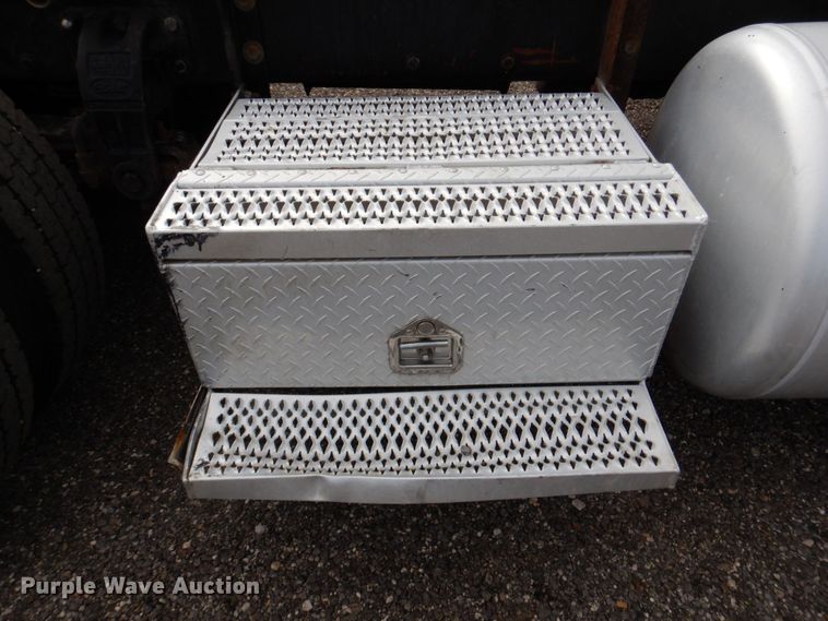 image for item DR2025 1996 Peterbilt 379  semi truck