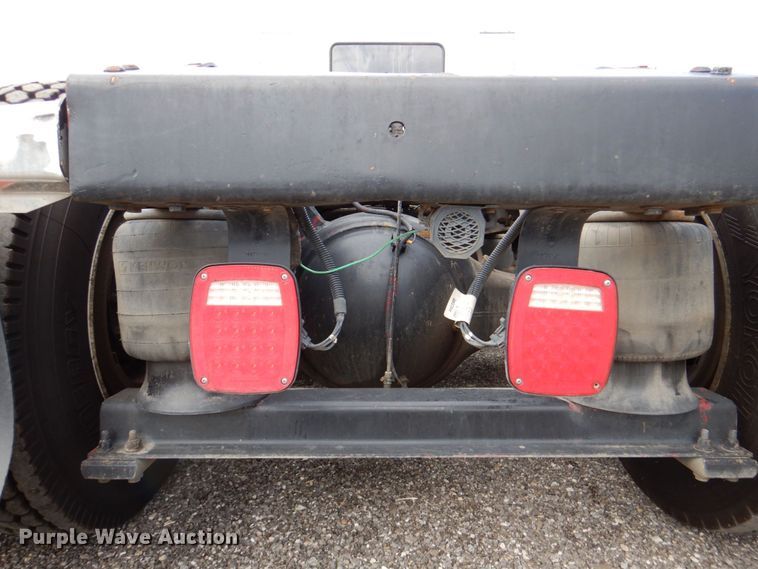 image for item DR2025 1996 Peterbilt 379  semi truck