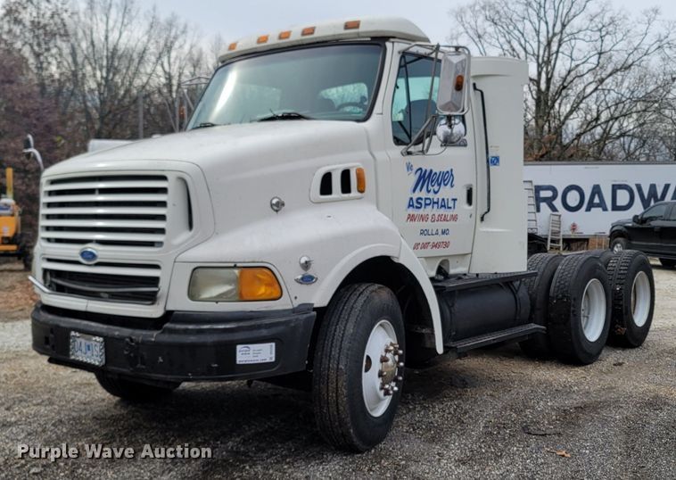 image for item DR3358 1997 Ford Aeromax L9000  semi truck