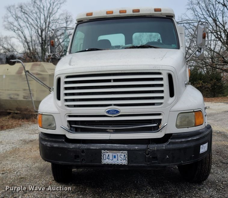 image for item DR3358 1997 Ford Aeromax L9000  semi truck