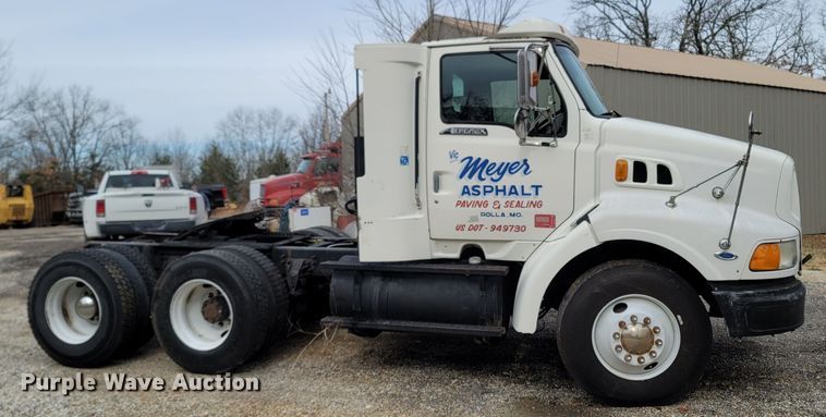 image for item DR3358 1997 Ford Aeromax L9000  semi truck