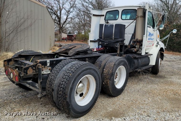 image for item DR3358 1997 Ford Aeromax L9000  semi truck