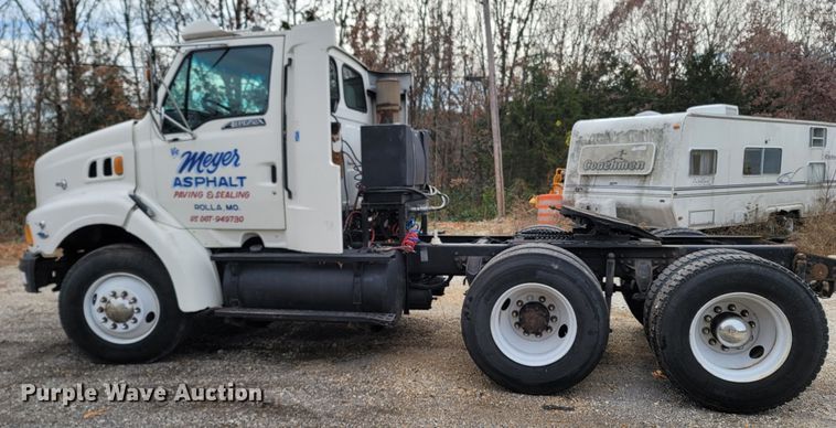 image for item DR3358 1997 Ford Aeromax L9000  semi truck