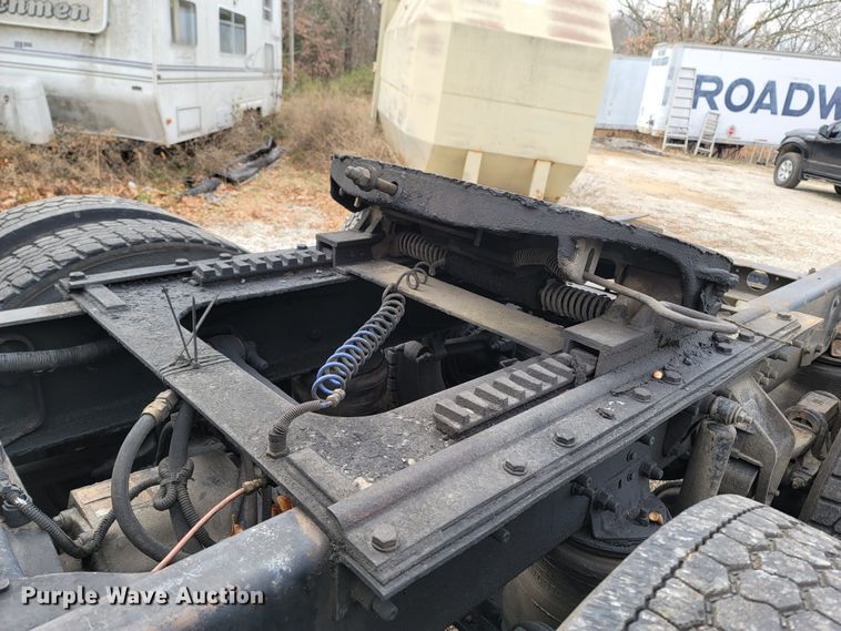 image for item DR3358 1997 Ford Aeromax L9000  semi truck