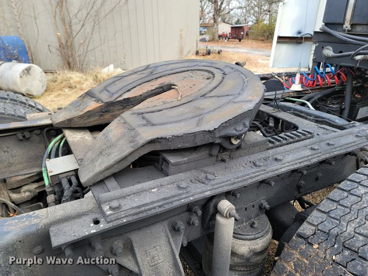 image for item DR3358 1997 Ford Aeromax L9000  semi truck