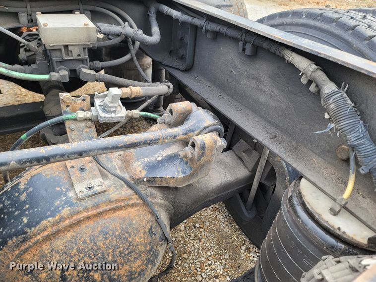 image for item DR3358 1997 Ford Aeromax L9000  semi truck