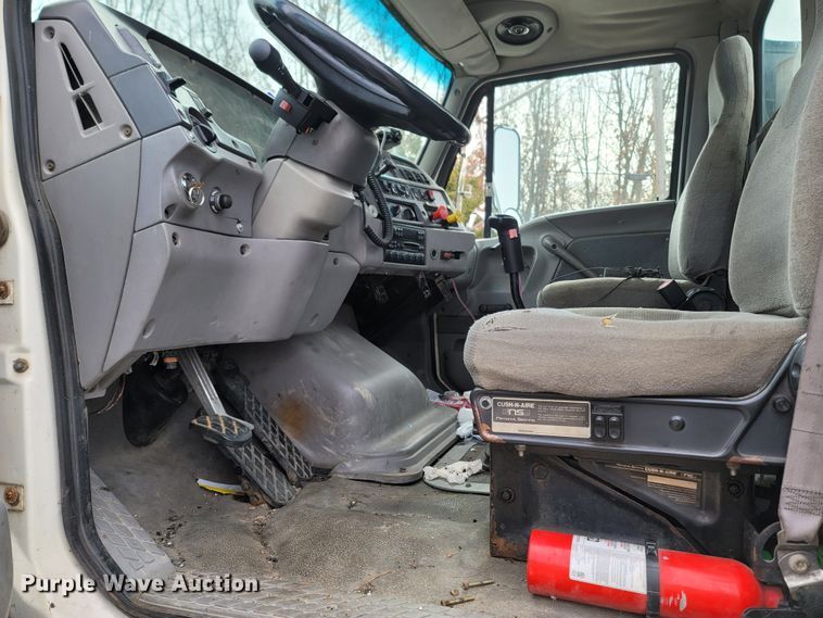 image for item DR3358 1997 Ford Aeromax L9000  semi truck