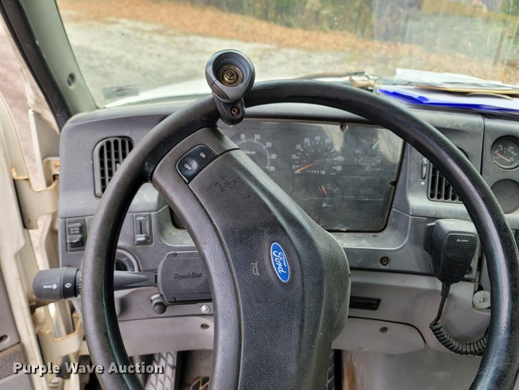 image for item DR3358 1997 Ford Aeromax L9000  semi truck