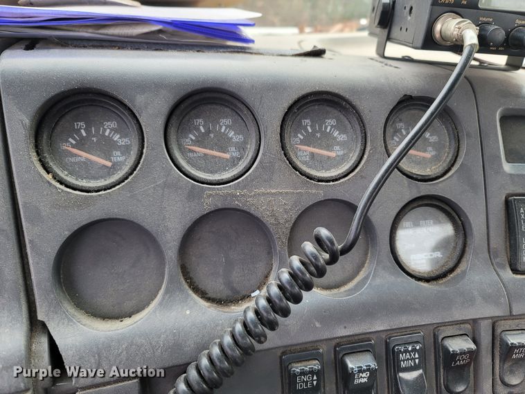 image for item DR3358 1997 Ford Aeromax L9000  semi truck