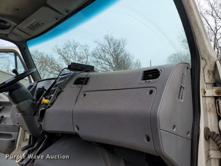 image for item DR3358 1997 Ford Aeromax L9000  semi truck